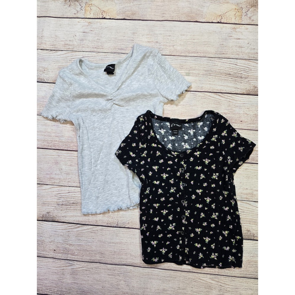 2 Art Class Girl's Size S (6-6x) Light Gray/Black Floral Short Sleeve‎ shirts